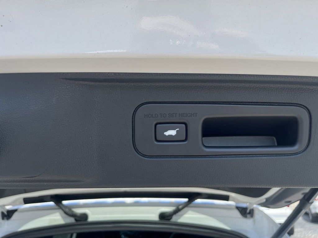 new 2025 Honda Pilot car, priced at $49,296