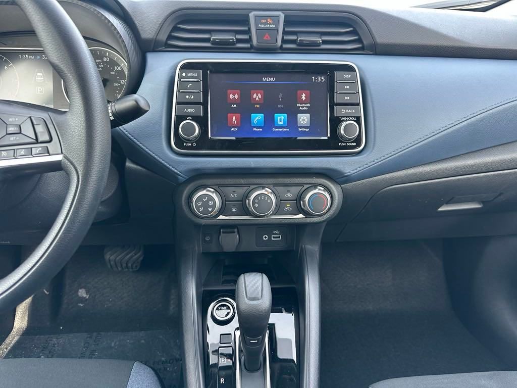 2025 Nissan Versa 1.6 SV photo