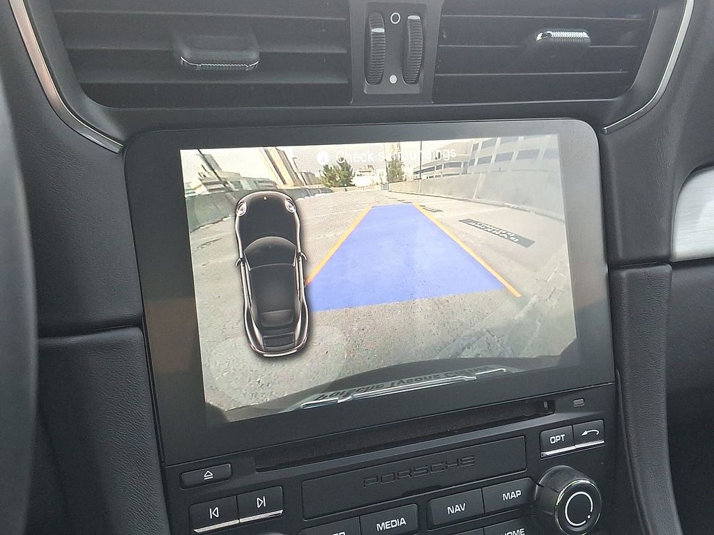 Thumbnail: 2017 Porsche 911 - 17