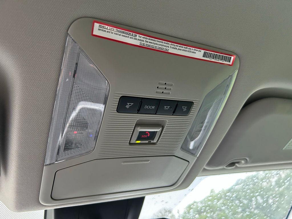 2022 Toyota RAV4 LE 27