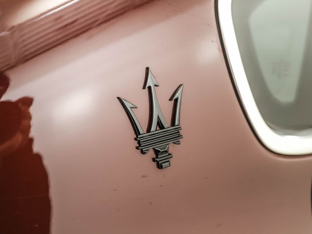 Thumbnail: 2022 Maserati Quattroporte - 25