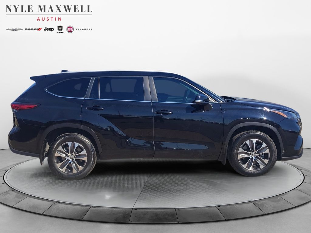 Used Car 2023 Toyota Highlander  Xle For Sale Under $35,000 In Austin, Texas