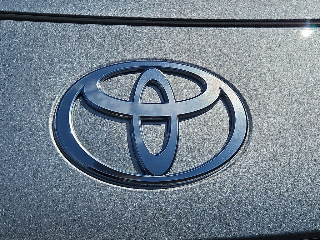 Thumbnail: 2027 Toyota Prius - 21