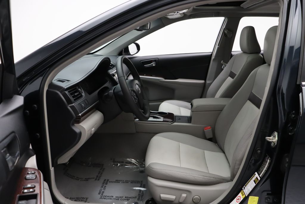 2014 Toyota Camry XLE 14