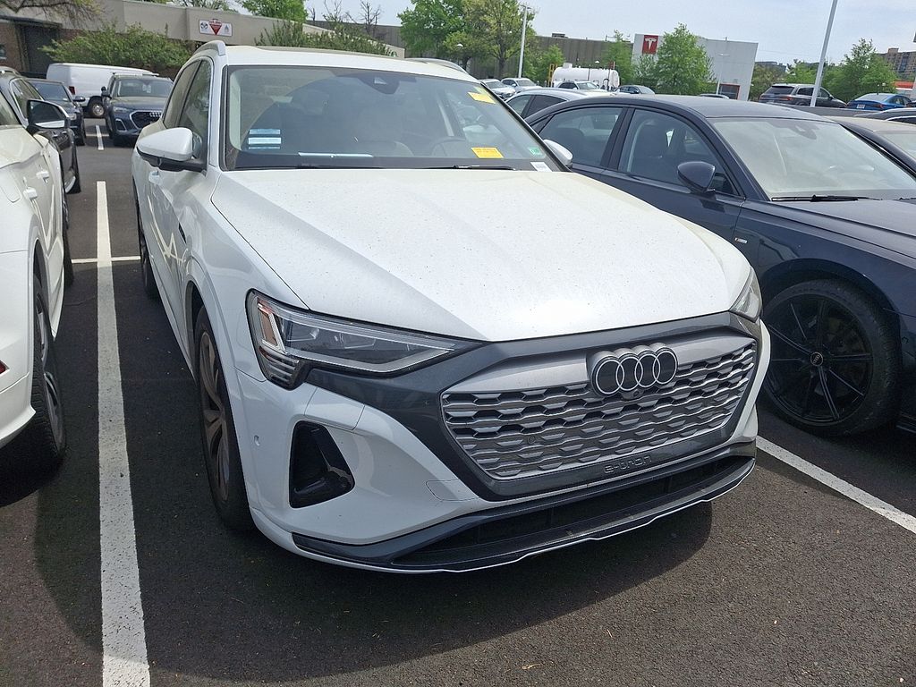 2024 Audi Q8 e-tron Premium Plus 3