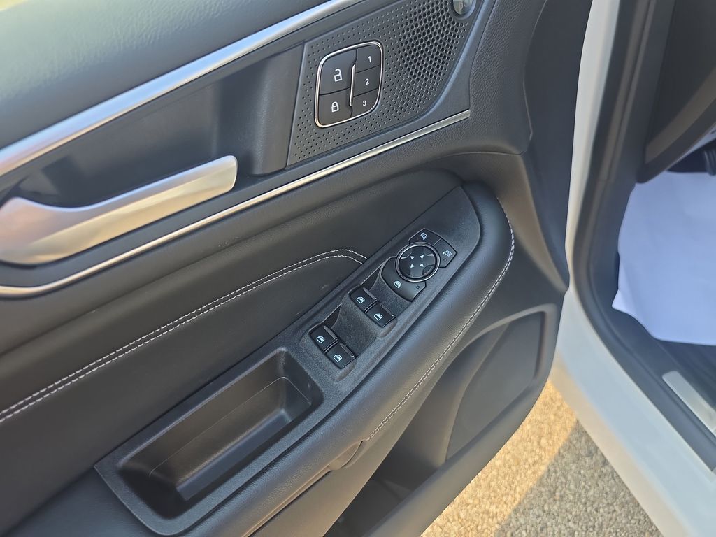 2024 Ford Edge Titanium - 11