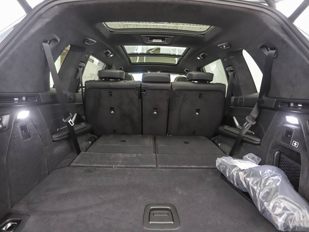 Thumbnail: 2026 BMW X7 - 30