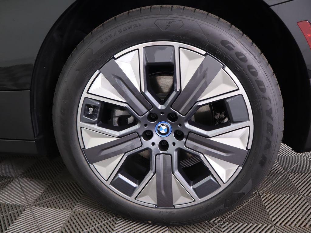 2025 BMW iX xDrive50 31