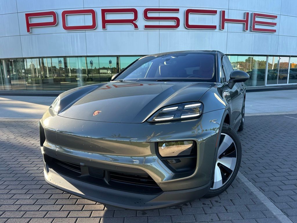 2025 Porsche Macan Base's photo