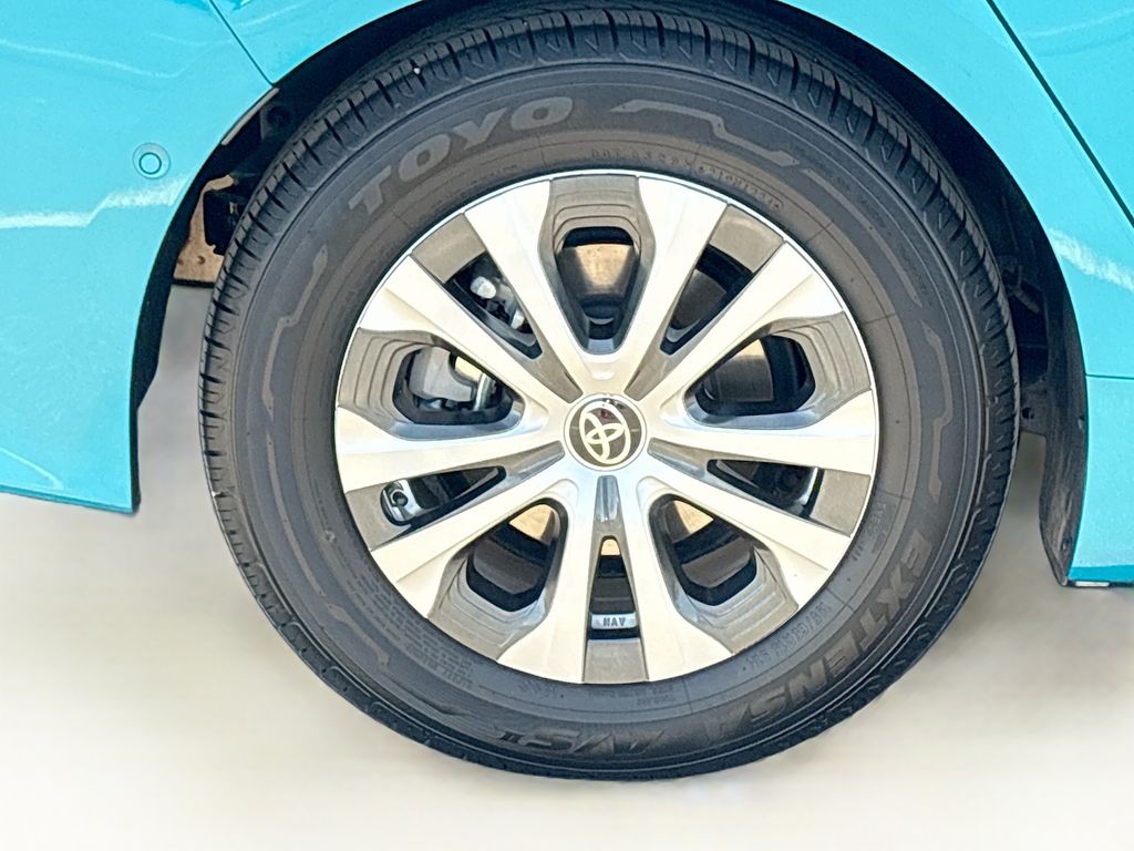 Thumbnail: 2021 Toyota Prius Prime - 32