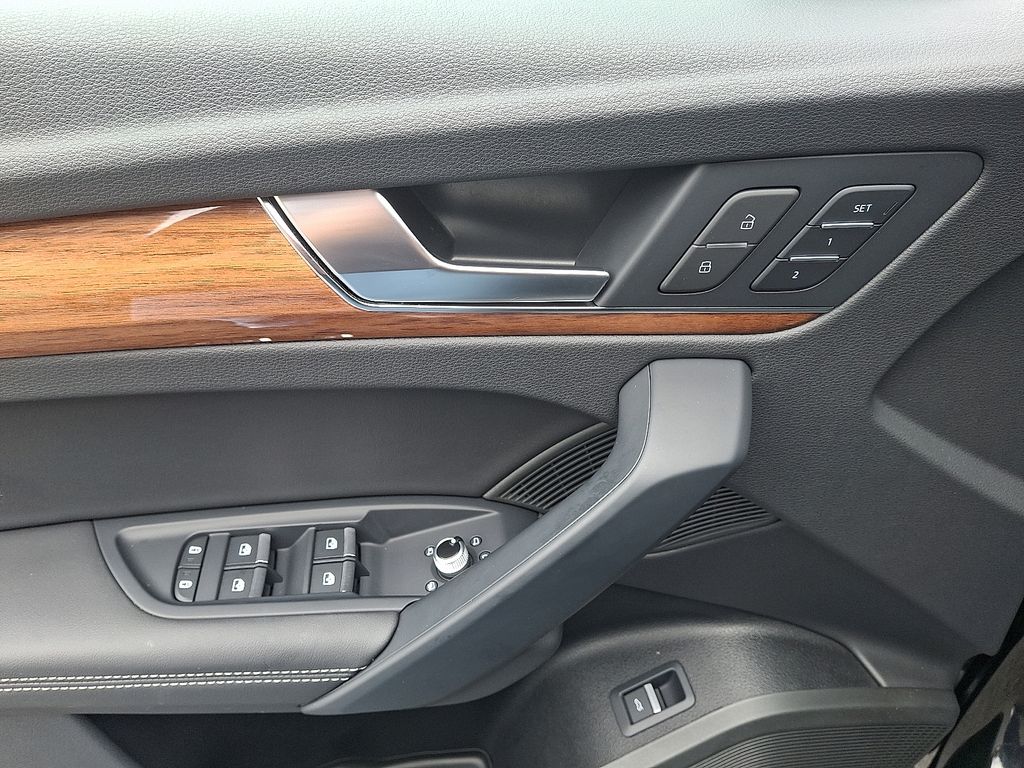 Thumbnail: 2023 Audi Q5 - 12