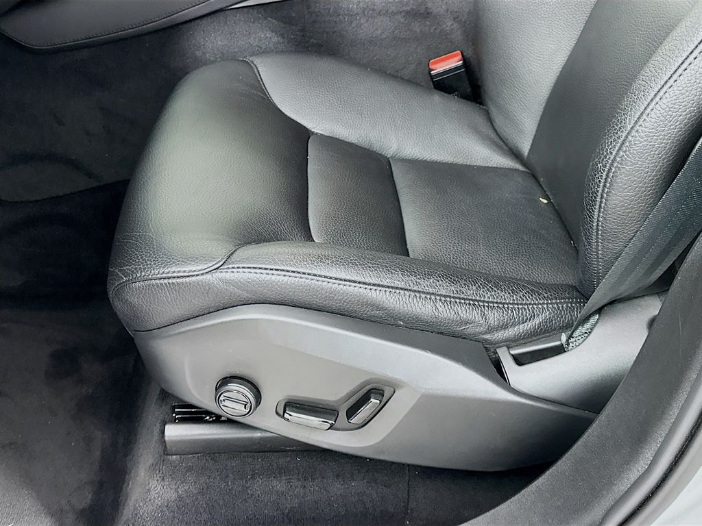 Thumbnail: 2022 Volvo XC90 - 20