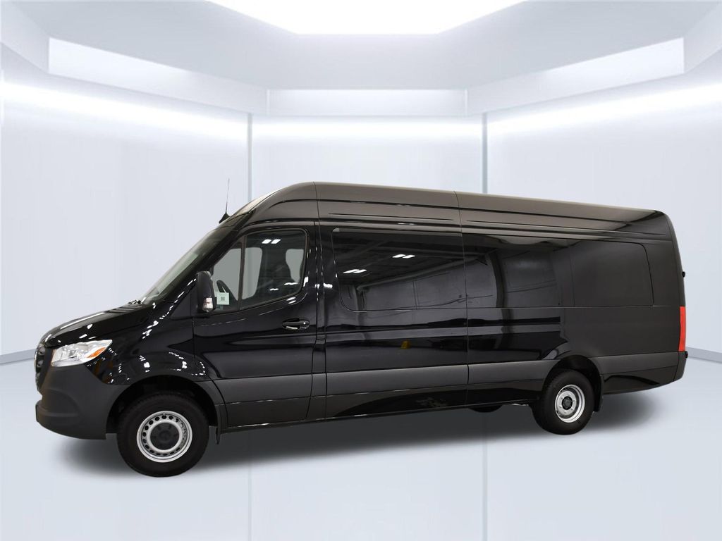 Thumbnail: 2025 Mercedes-Benz Sprinter - 4