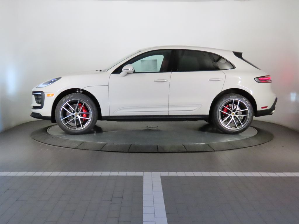 Thumbnail: 2026 Porsche Macan - 2