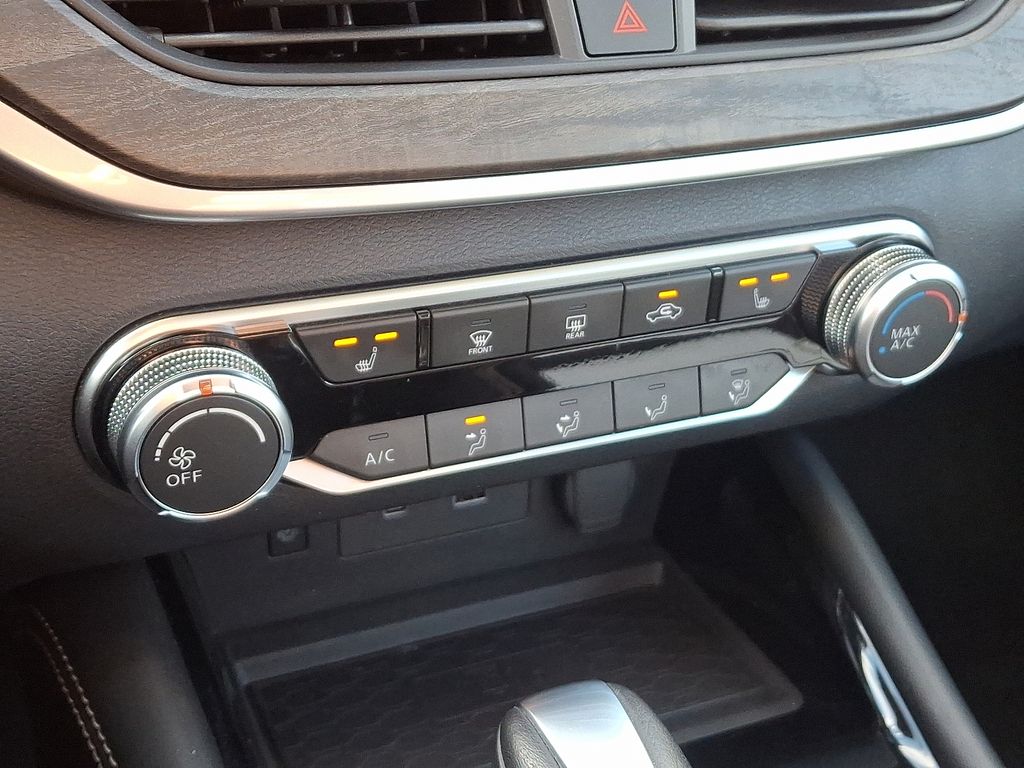 Thumbnail: 2023 Nissan Altima - 17