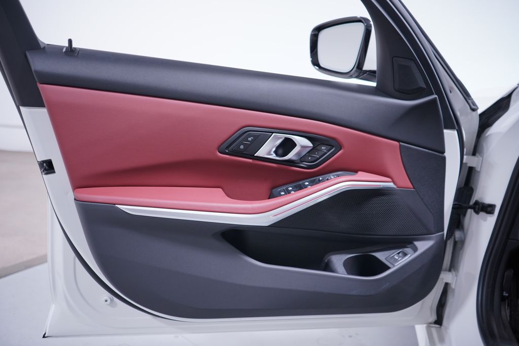 Thumbnail: 2024 BMW 3 Series - 16