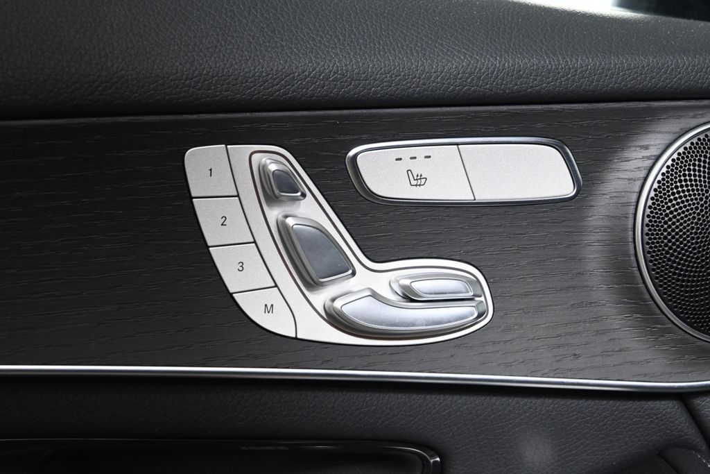 Thumbnail: 2022 Mercedes-Benz GLC - 30
