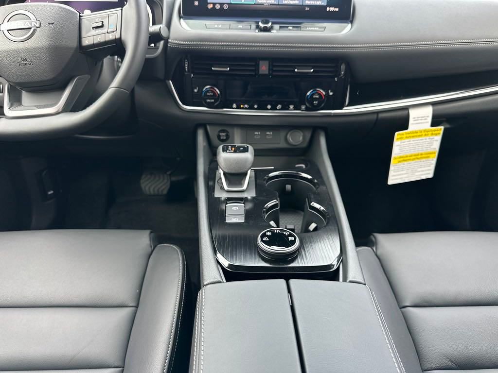 2025 Nissan Rogue SL photo