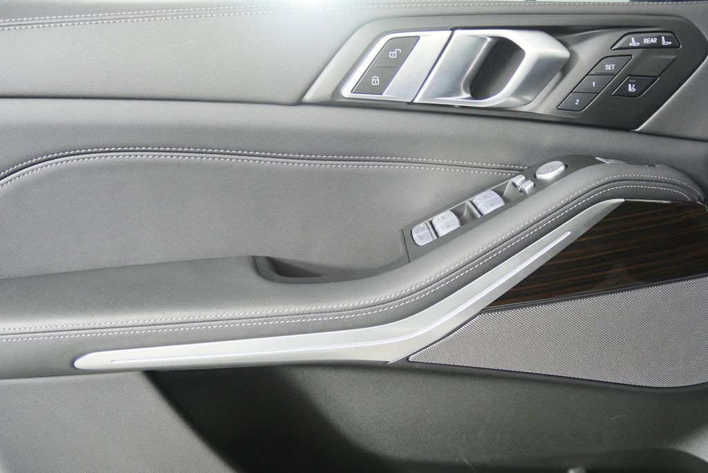 Thumbnail: 2024 BMW X7 - 9