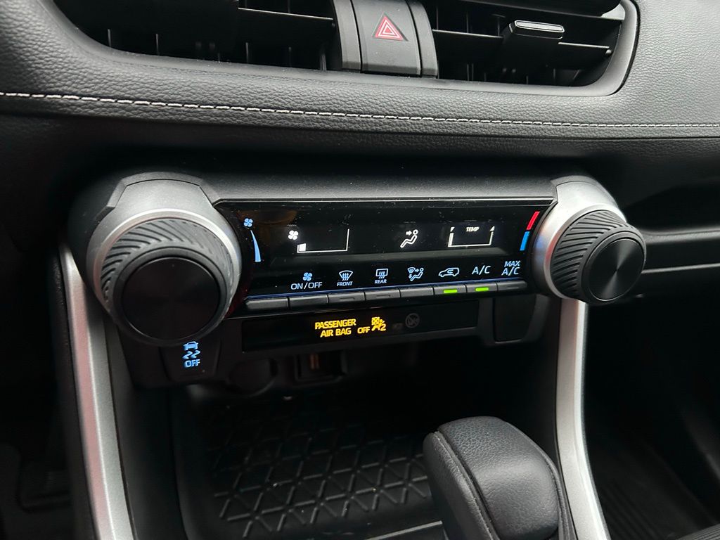 Thumbnail: 2022 Toyota RAV4 - 25