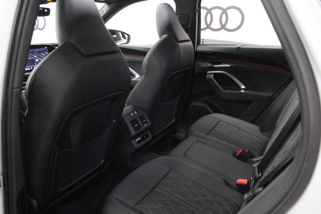 2025 Audi SQ5  31