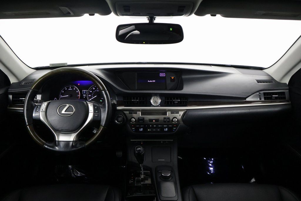 Thumbnail: 2014 Lexus ES - 8