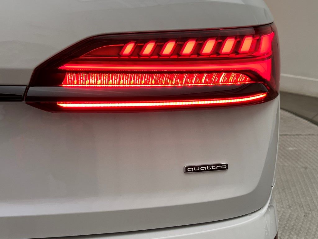 Thumbnail: 2025 Audi Q7 - 9