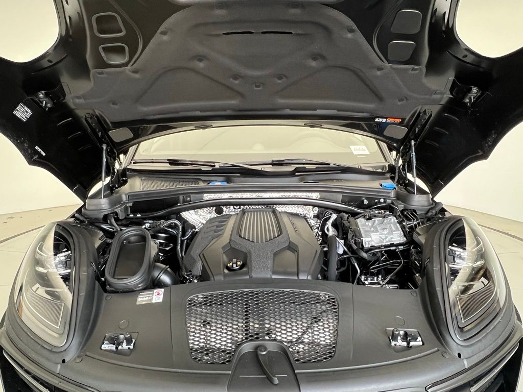 Thumbnail: 2026 Porsche Macan - 26