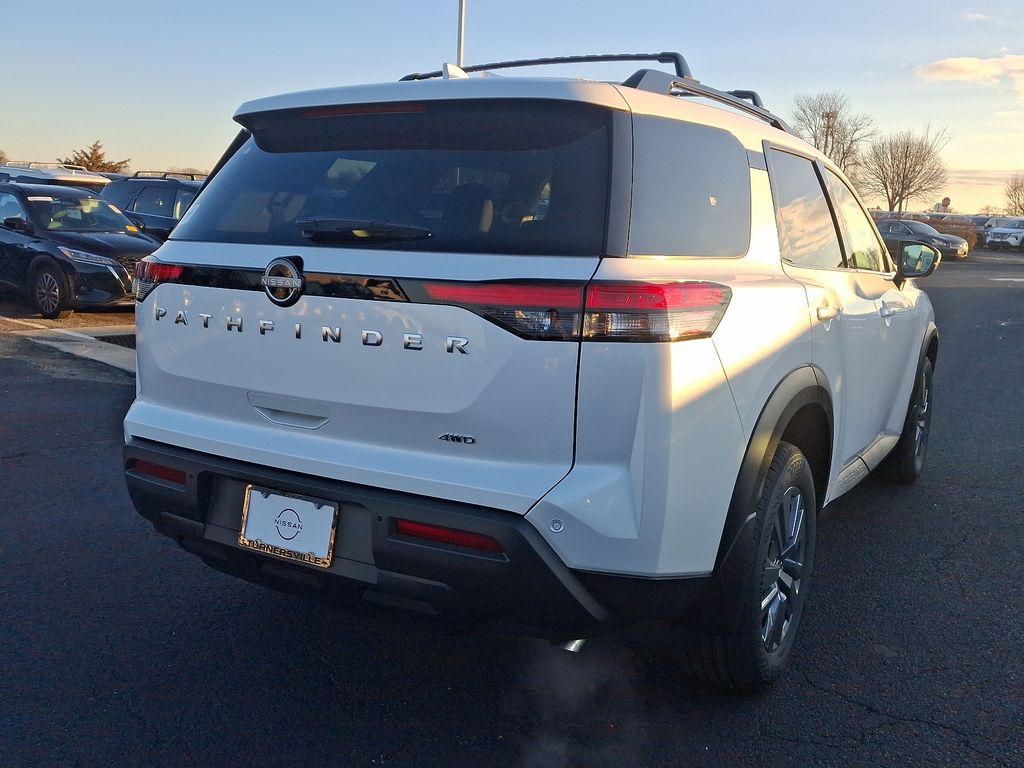 2025 Nissan Pathfinder SV 4