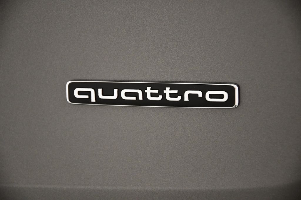 Thumbnail: 2025 Audi Q5 - 10