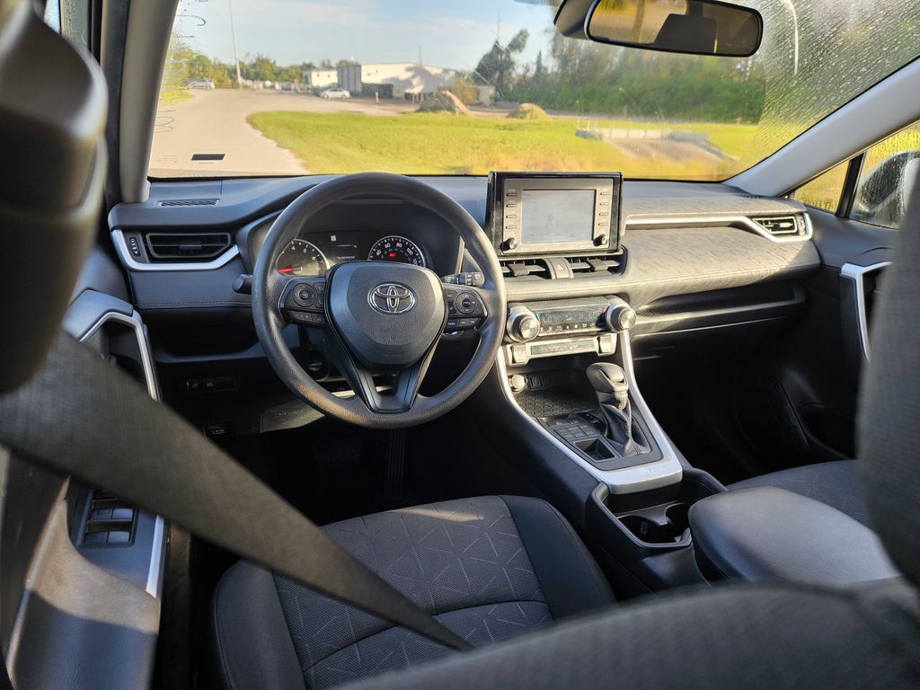 2021 Toyota RAV4 XLE 12