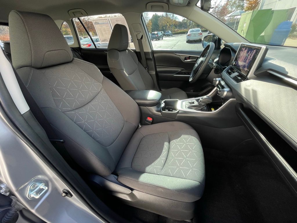 Thumbnail: 2024 Toyota RAV4 - 32