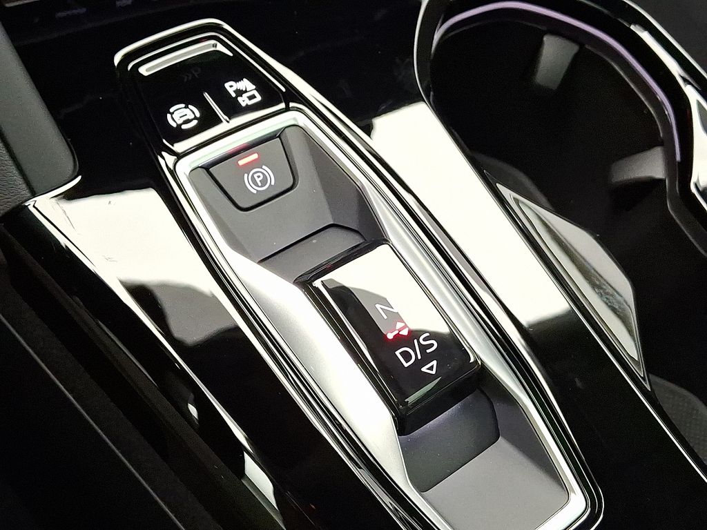 Thumbnail: 2025 Audi Q5 - 9