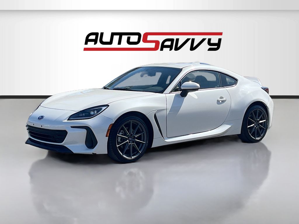 Used 2024 White Subaru Limited image 3