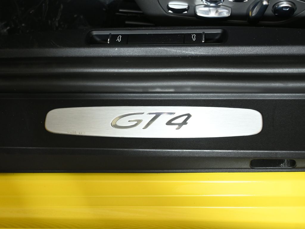 2021 Porsche 718 Cayman GT4 31