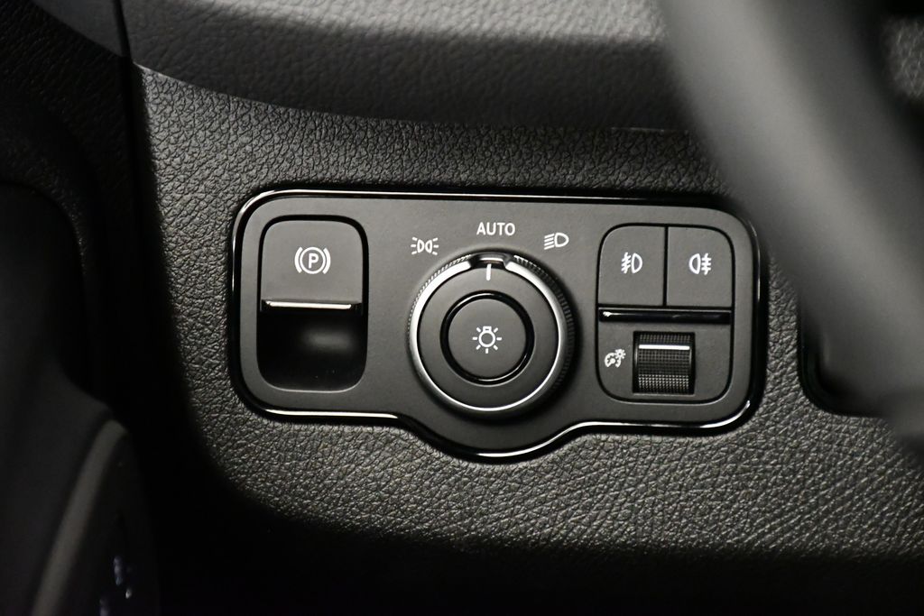 Thumbnail: 2025 Mercedes-Benz Sprinter - 17