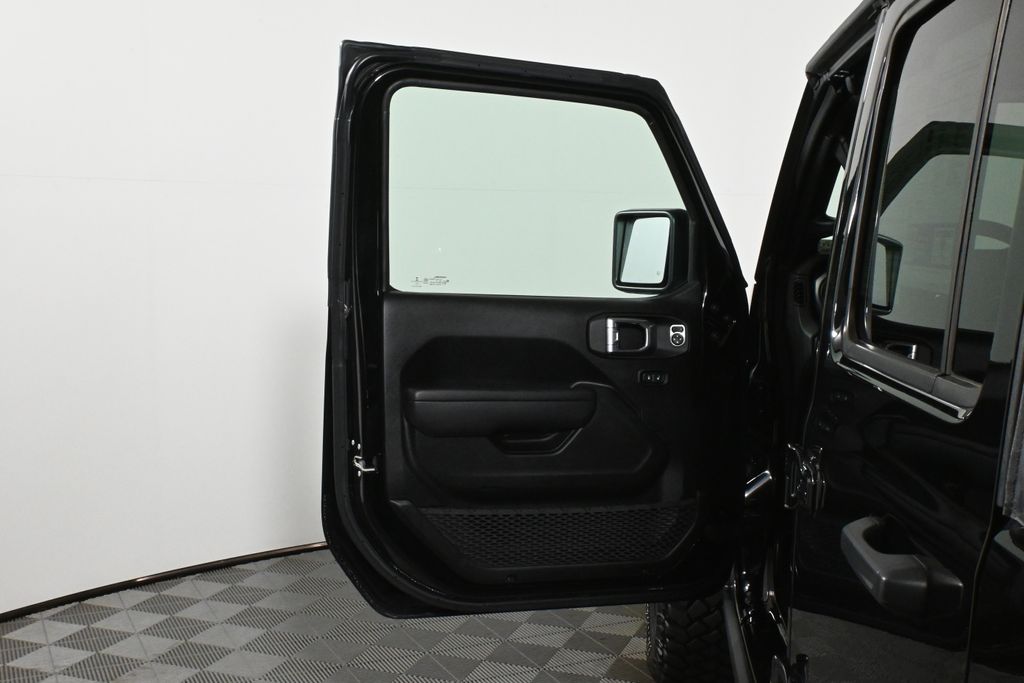2022 Jeep Wrangler Unlimited Willys 28