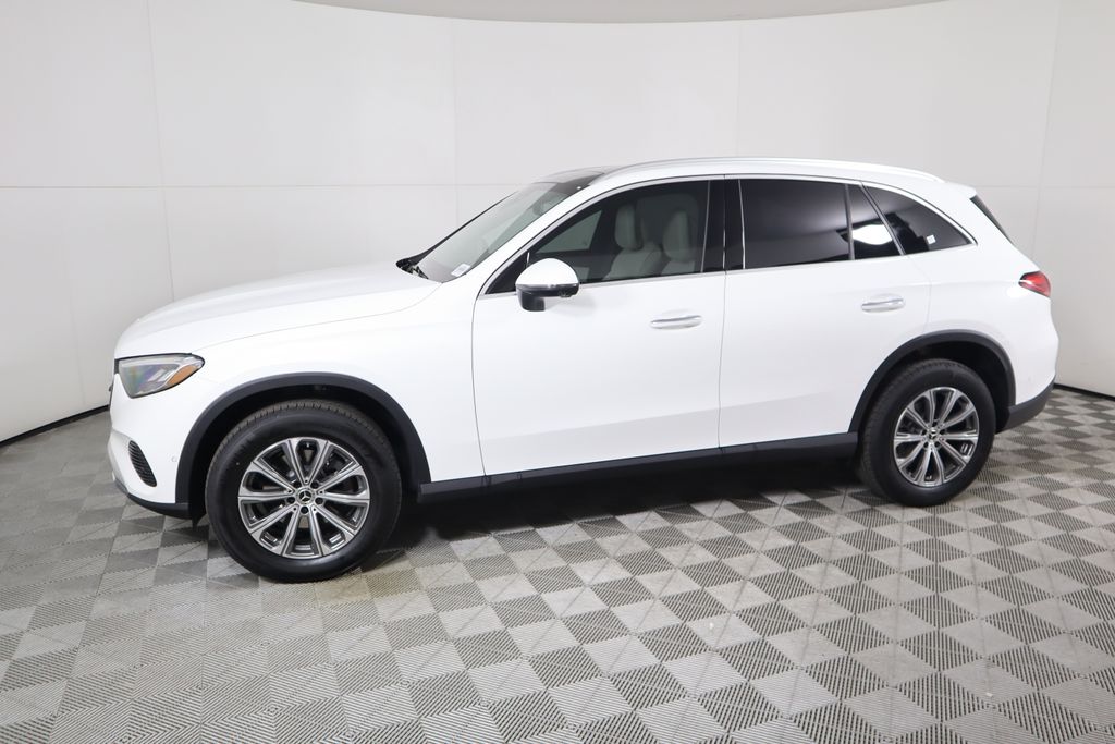 2025 Mercedes-Benz GLC 300 8
