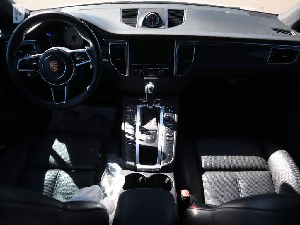 Thumbnail: 2015 Porsche Macan - 7