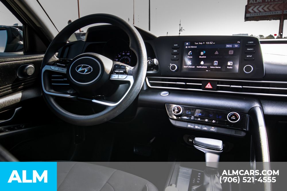 2023 Hyundai Elantra SEL photo 15