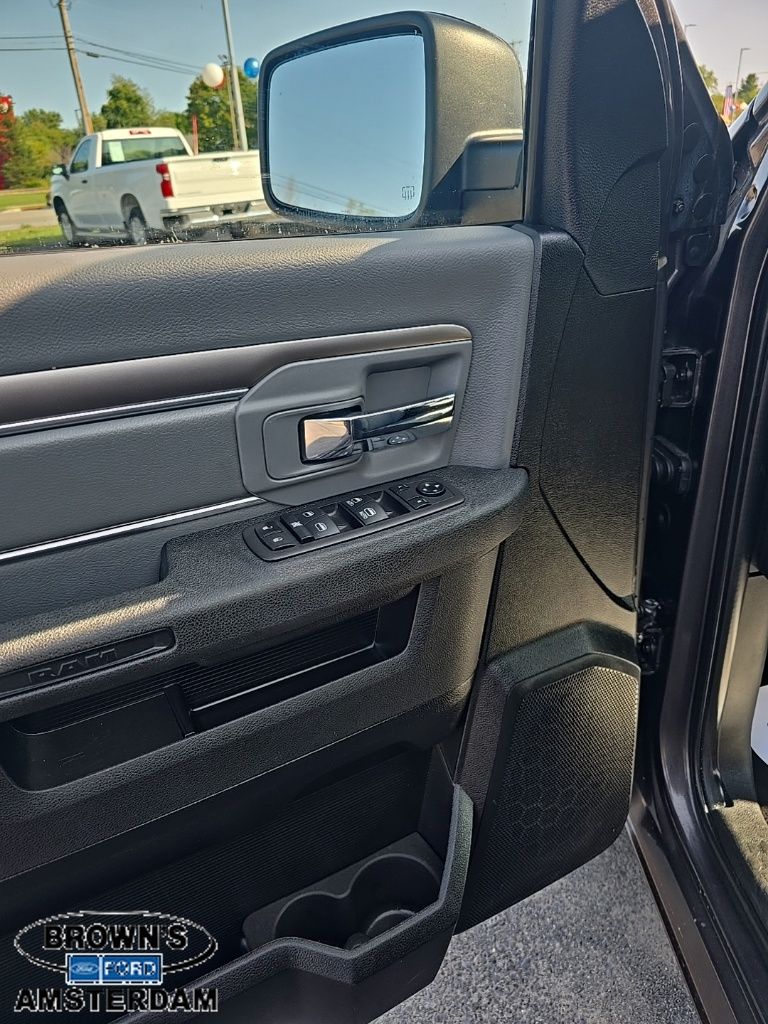 2024 RAM 1500 Classic SLT - 9