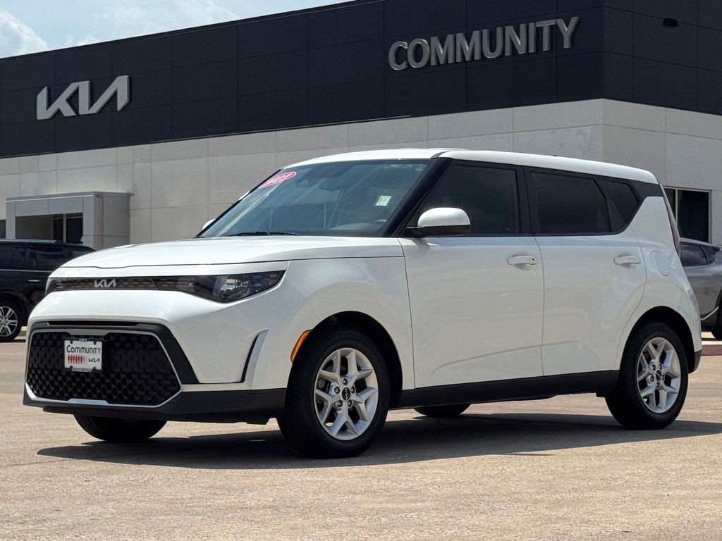2023 Kia Soul S White at Community Kia