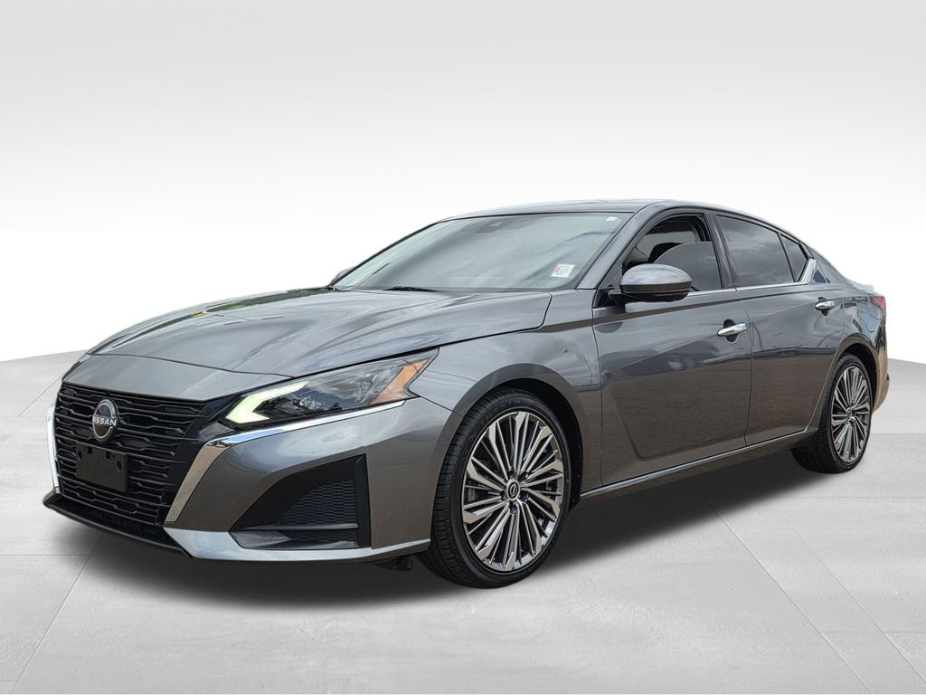 Used 2023 Nissan Altima Sedan