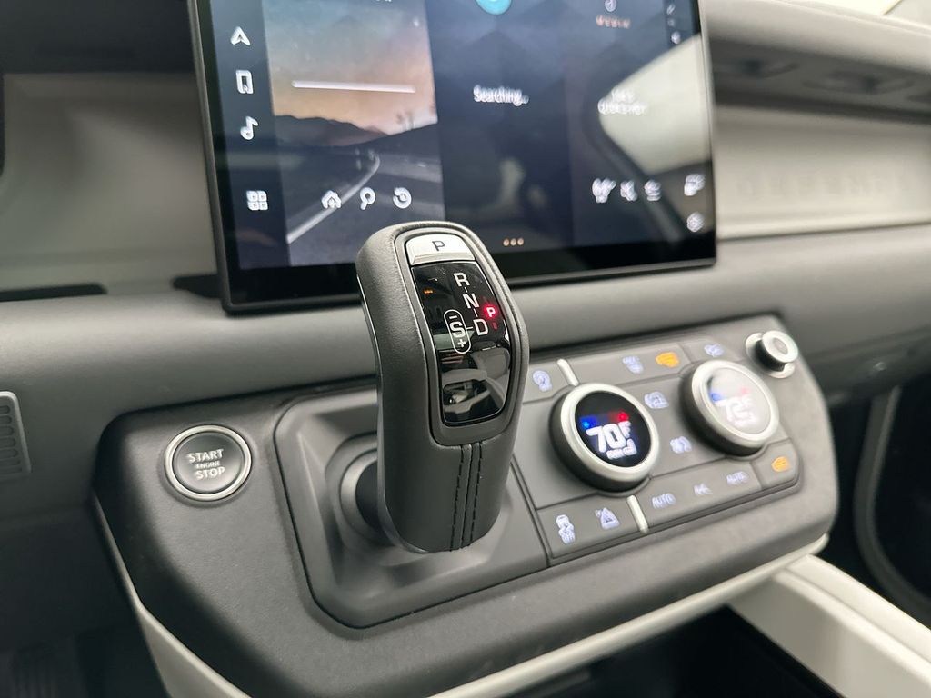 Thumbnail: 2025 Land Rover Defender - 24