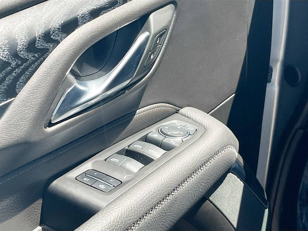 Used 2024 Silver GMC Denali image 18