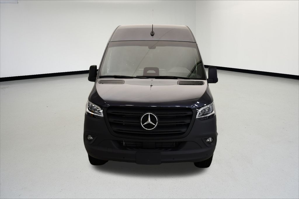 Thumbnail: 2025 Mercedes-Benz Sprinter - 3