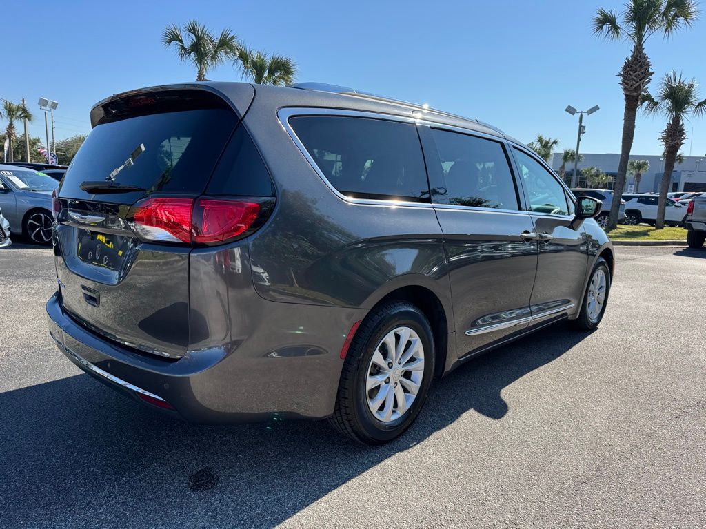 2019 Chrysler Pacifica Touring L 8