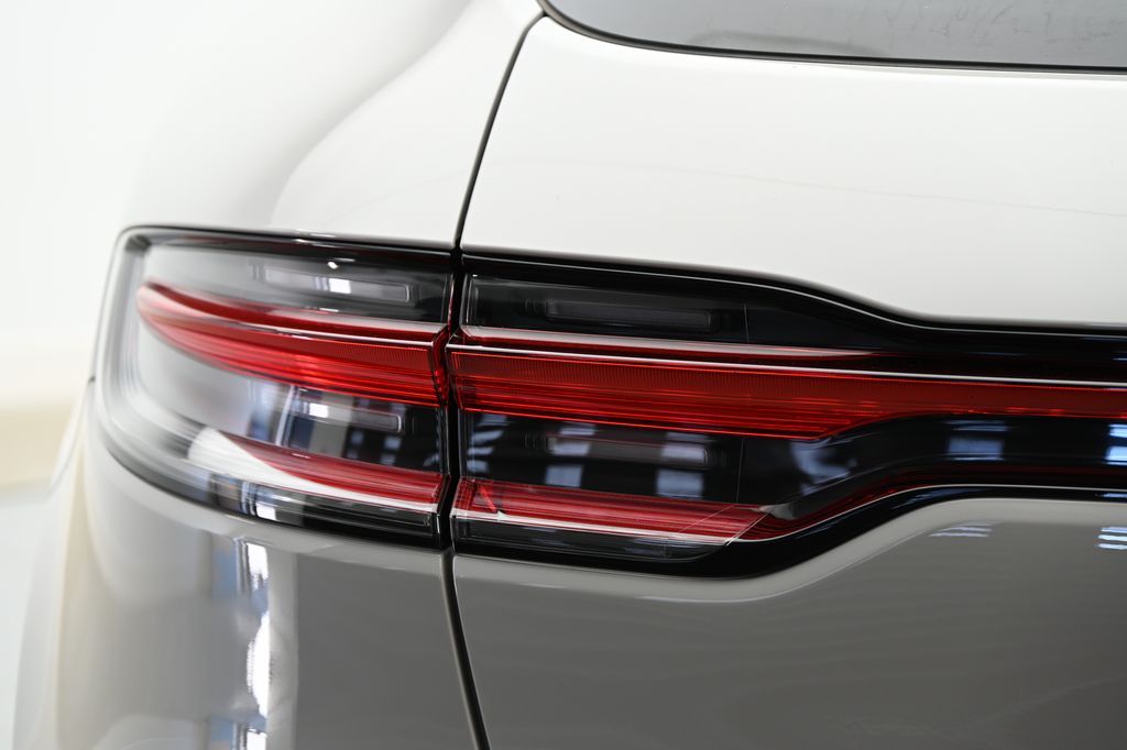 2024 Porsche Macan  13