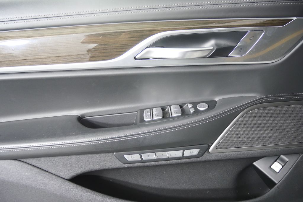 Thumbnail: 2017 BMW 7 Series - 9