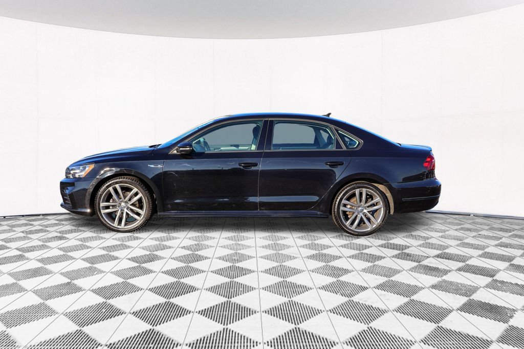 2018 Volkswagen Passat 2.0T R-Line 11